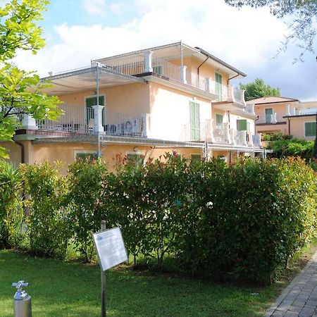 Apartment In Marina Di Massa - Toskana 24103 Buitenkant foto