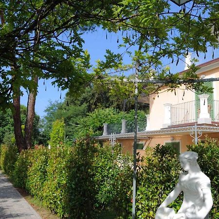 Apartment In Marina Di Massa - Toskana 24103 Buitenkant foto