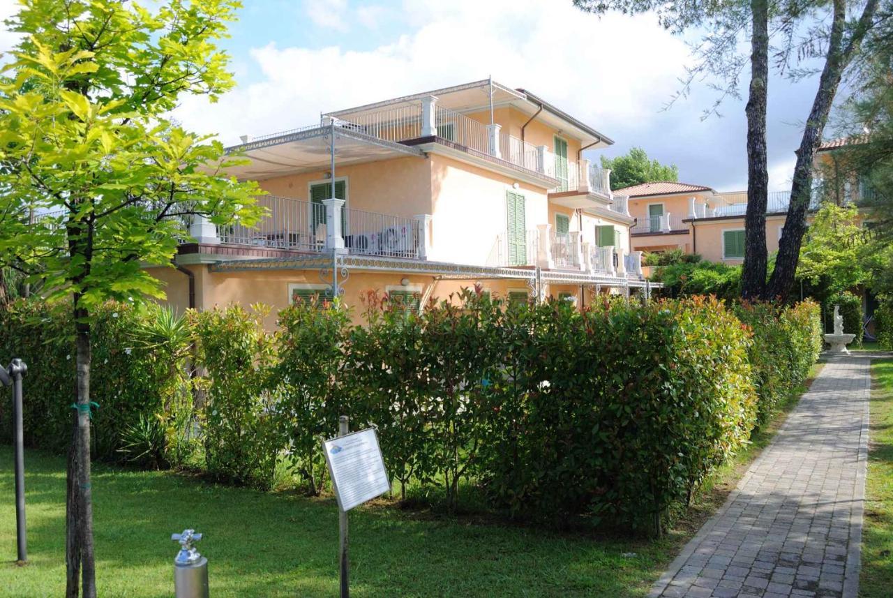 Apartment In Marina Di Massa - Toskana 24103 Buitenkant foto