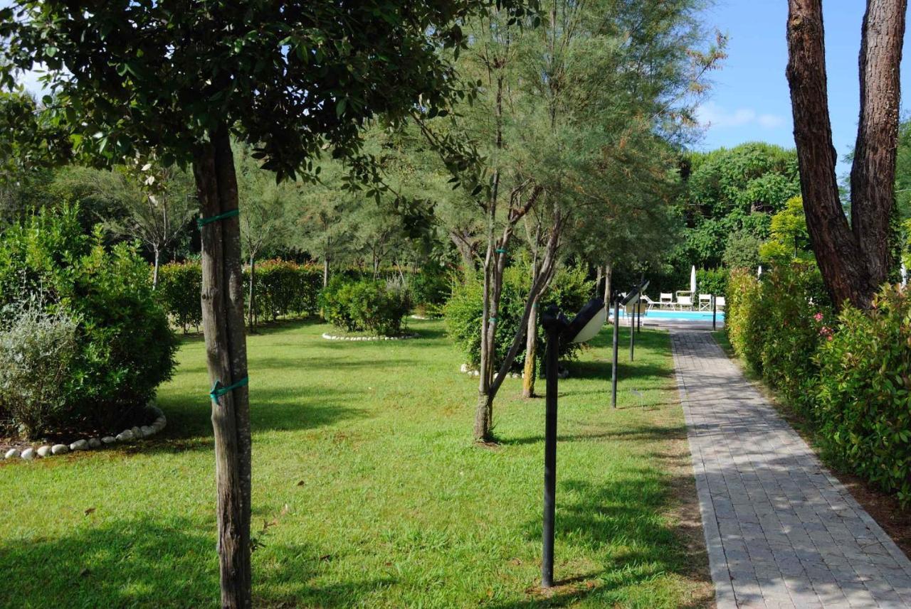 Apartment In Marina Di Massa - Toskana 24103 Buitenkant foto