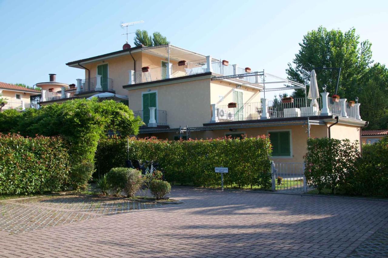 Apartment In Marina Di Massa - Toskana 24103 Buitenkant foto