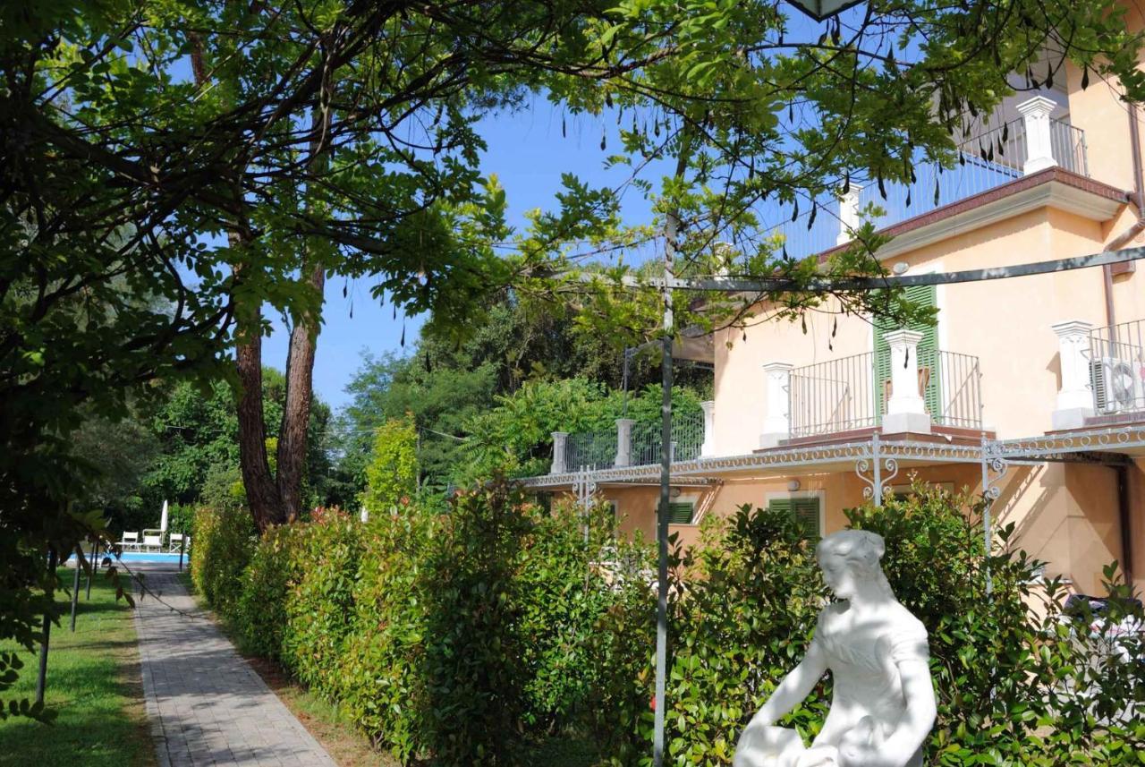 Apartment In Marina Di Massa - Toskana 24103 Buitenkant foto
